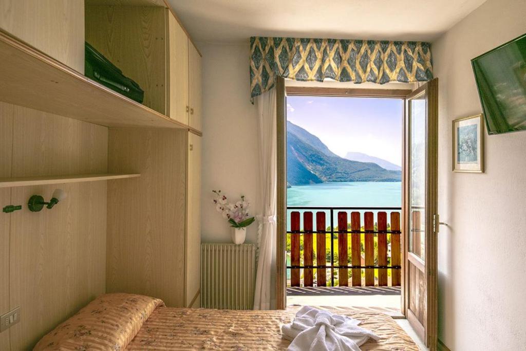 Hotel Aurora Molveno Exterior photo
